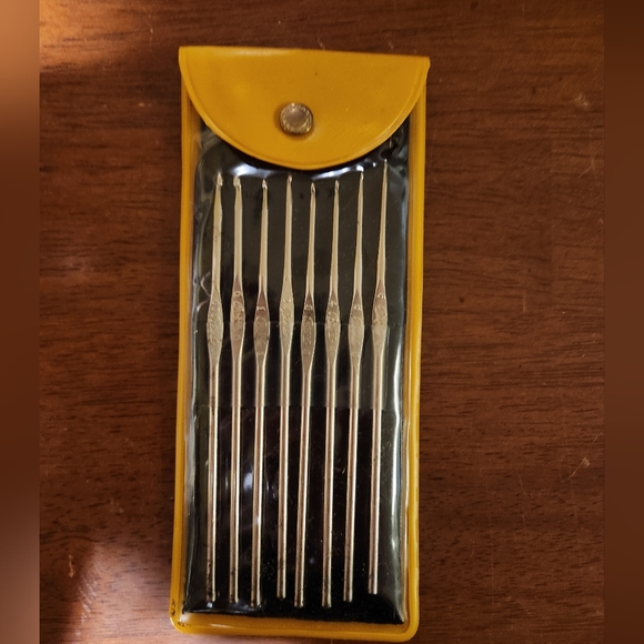 Vintage 16 Piece Set Of Steel Crochet Hooks Boyd